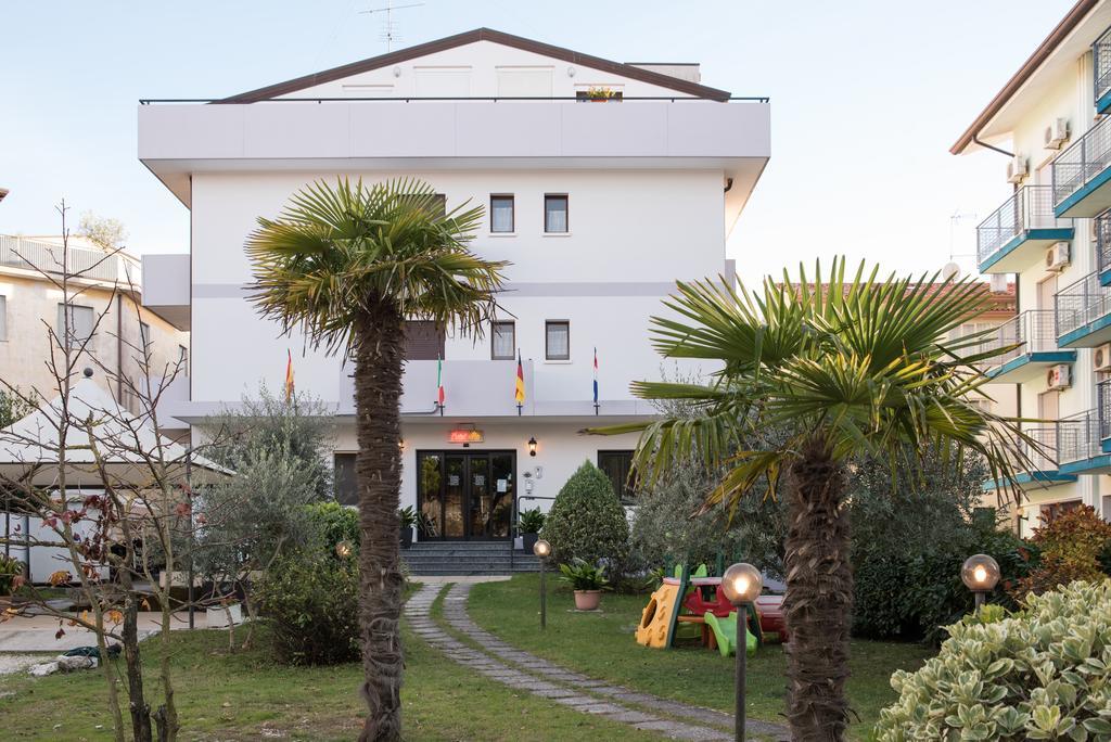 Albergo Ridente Lido di Jesolo Kültér fotó